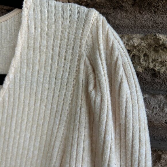 J. Crew Peach Ribbed Knit Puffed Sleeves V Neck Casual Sweater Size Medium - Picture 4 of 6